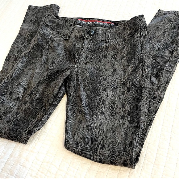 Standards and practices snakeskin print jeans - Picture 5 of 9